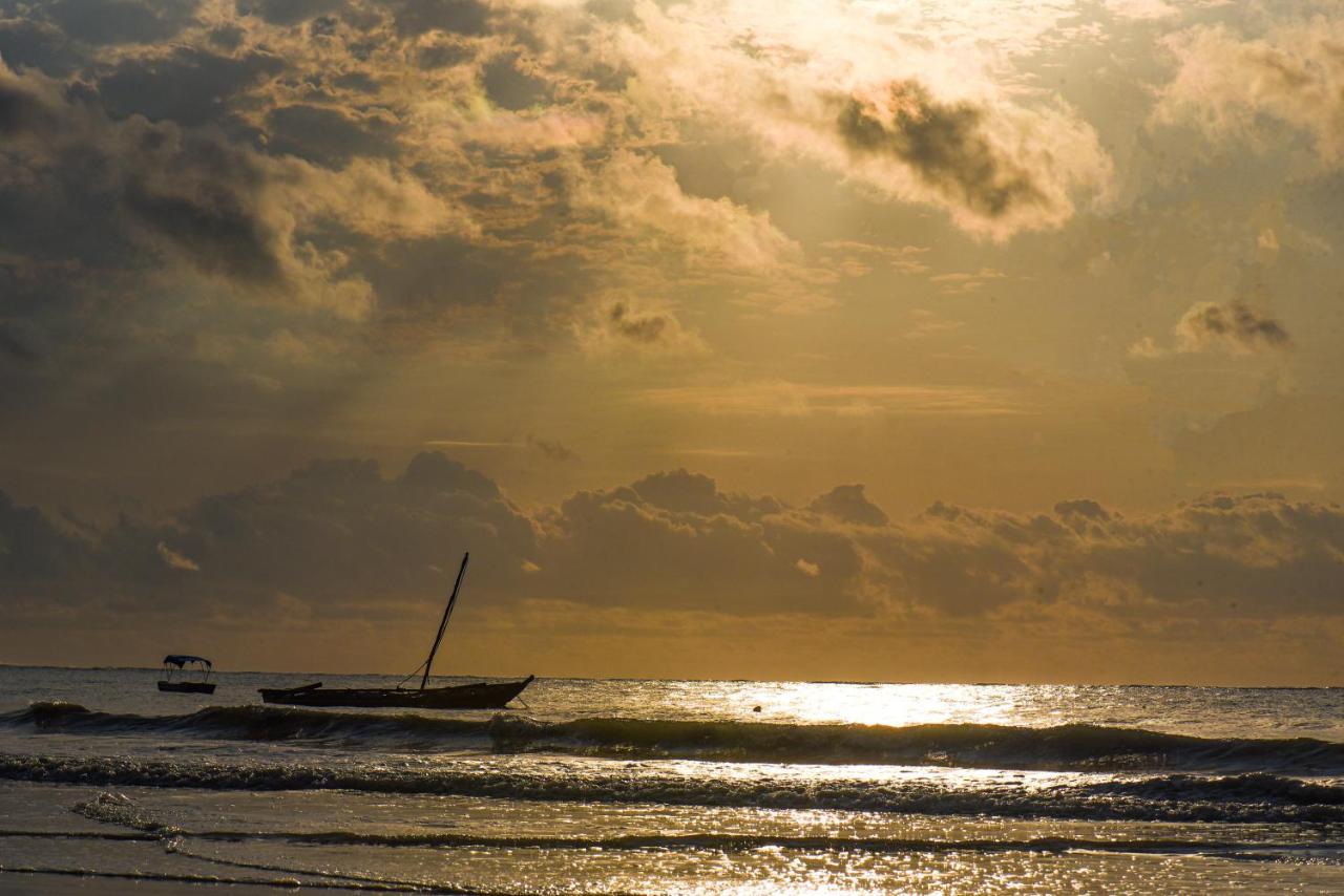 Safari Beach Hotel Diani Beach Exterior photo